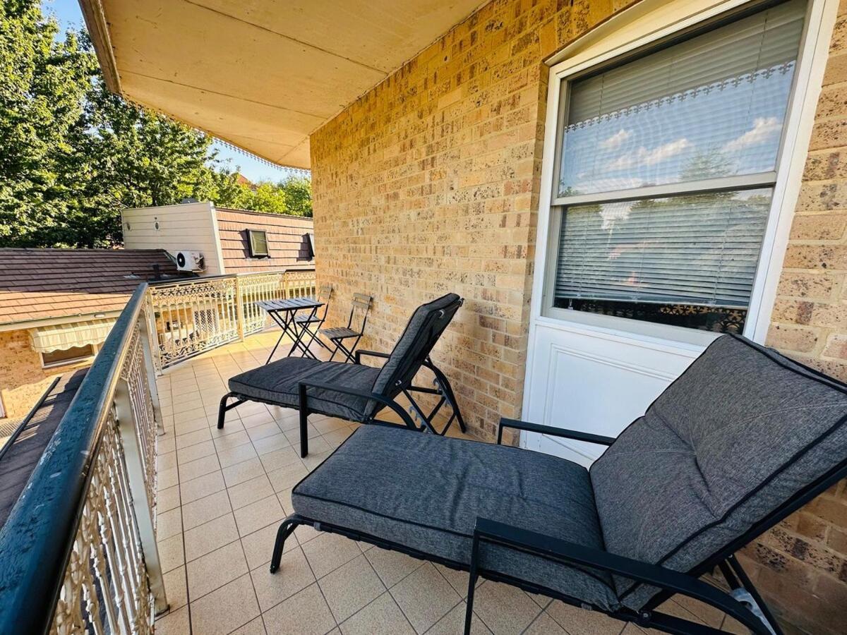 Executive 4br 3bath Entire In Heart Of The & Parking Apartment