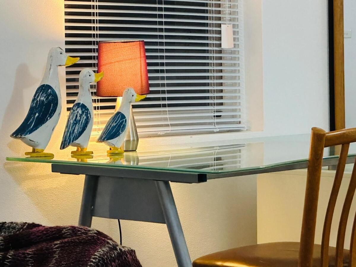 Executive 4br 3bath Entire In Heart Of The & Parking Apartment Canberra