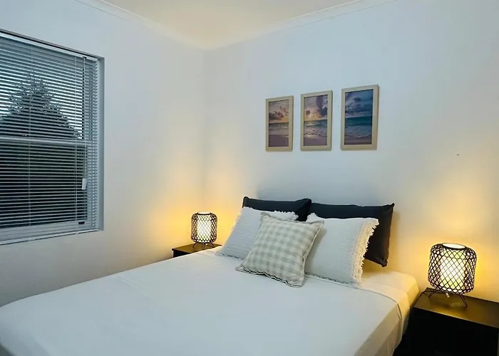 Executive 4Br 3Bath Entire Apartment In Heart Of The City & Parking