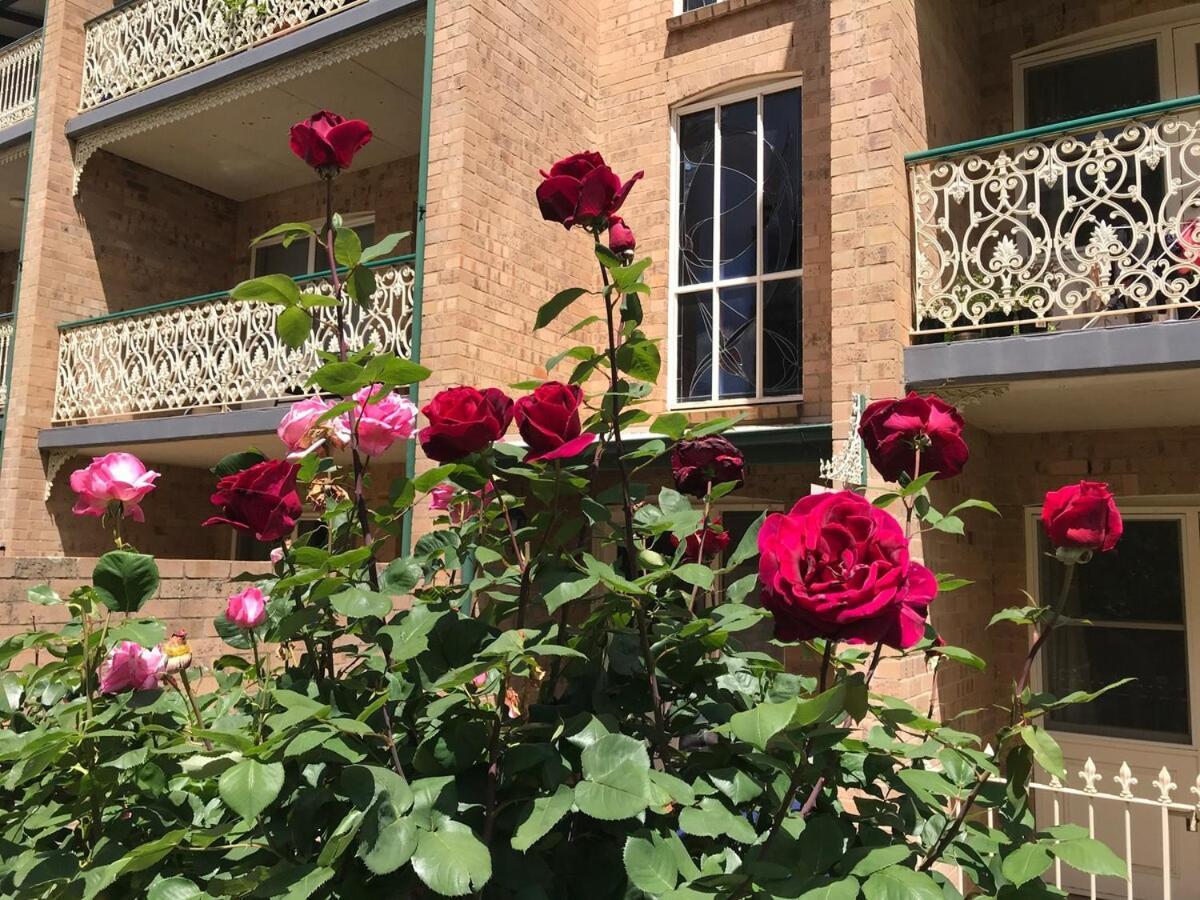 Apartment Executive 4br 3bath Entire In Heart Of The & Parking Canberra