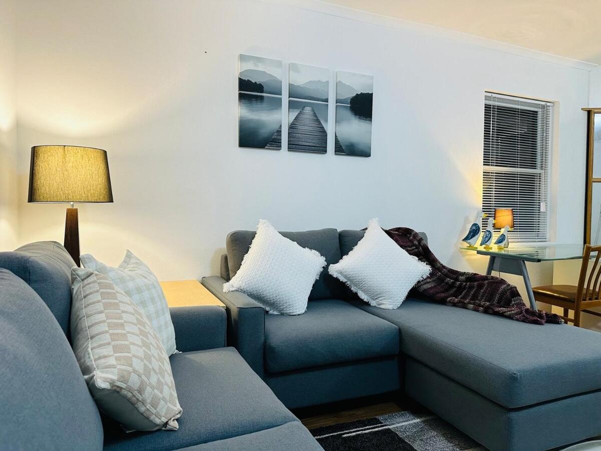 Apartment Executive 4br 3bath Entire In Heart Of The & Parking *