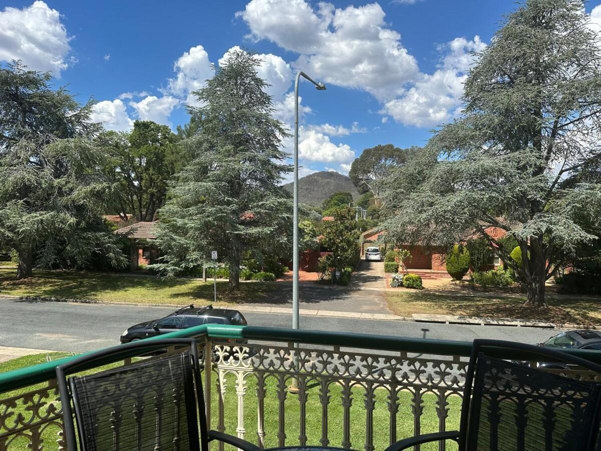 Executive 4br 3bath Entire In Heart Of The & Parking Apartment Canberra