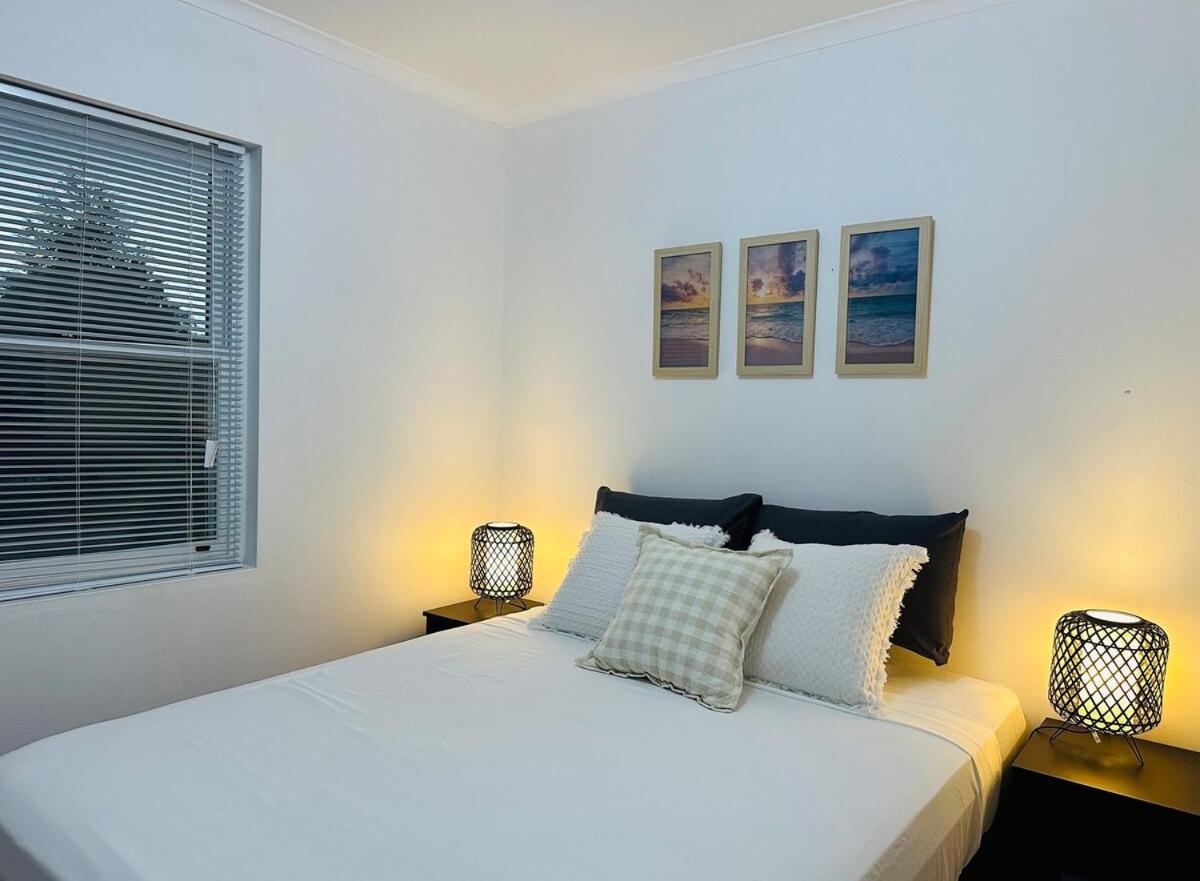 Apartment Executive 4br 3bath Entire In Heart Of The & Parking Canberra