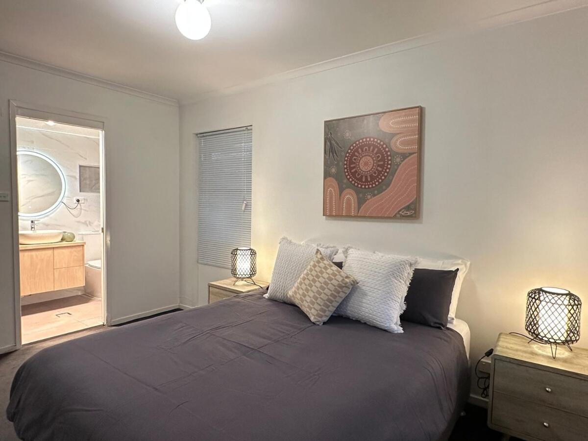Apartment Executive 4br 3bath Entire In Heart Of The & Parking