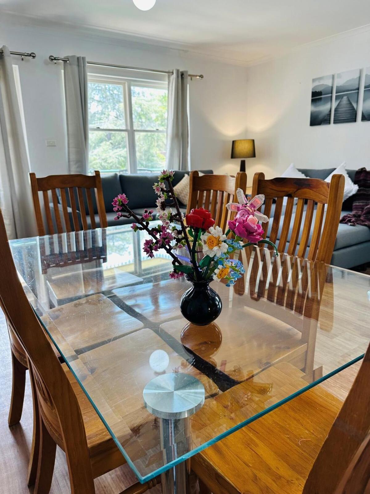 Executive 4br 3bath Entire In Heart Of The & Parking Apartment Canberra