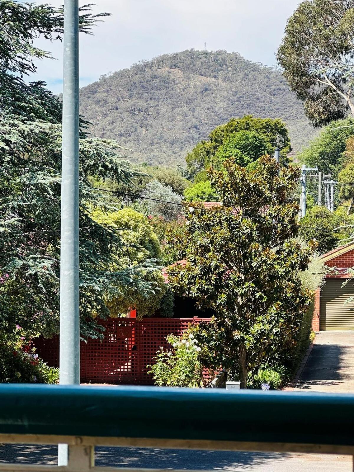Executive 4br 3bath Entire In Heart Of The & Parking Canberra