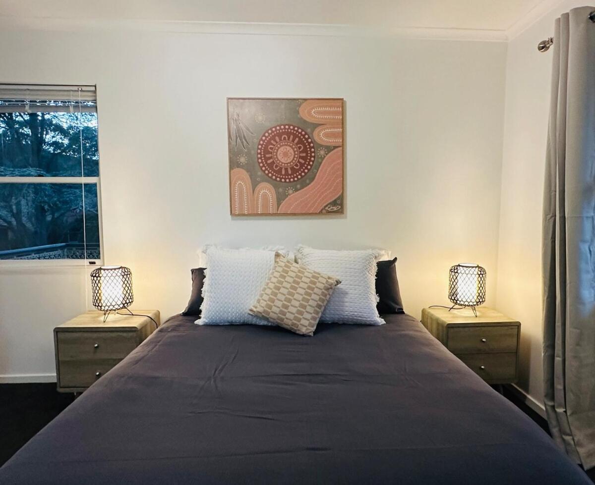 Apartment Executive 4br 3bath Entire In Heart Of The & Parking Canberra