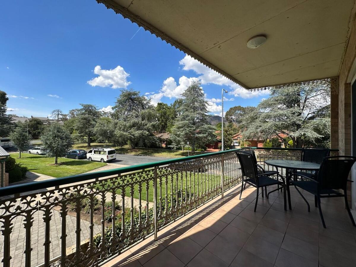 Executive 4br 3bath Entire In Heart Of The & Parking Apartment Canberra