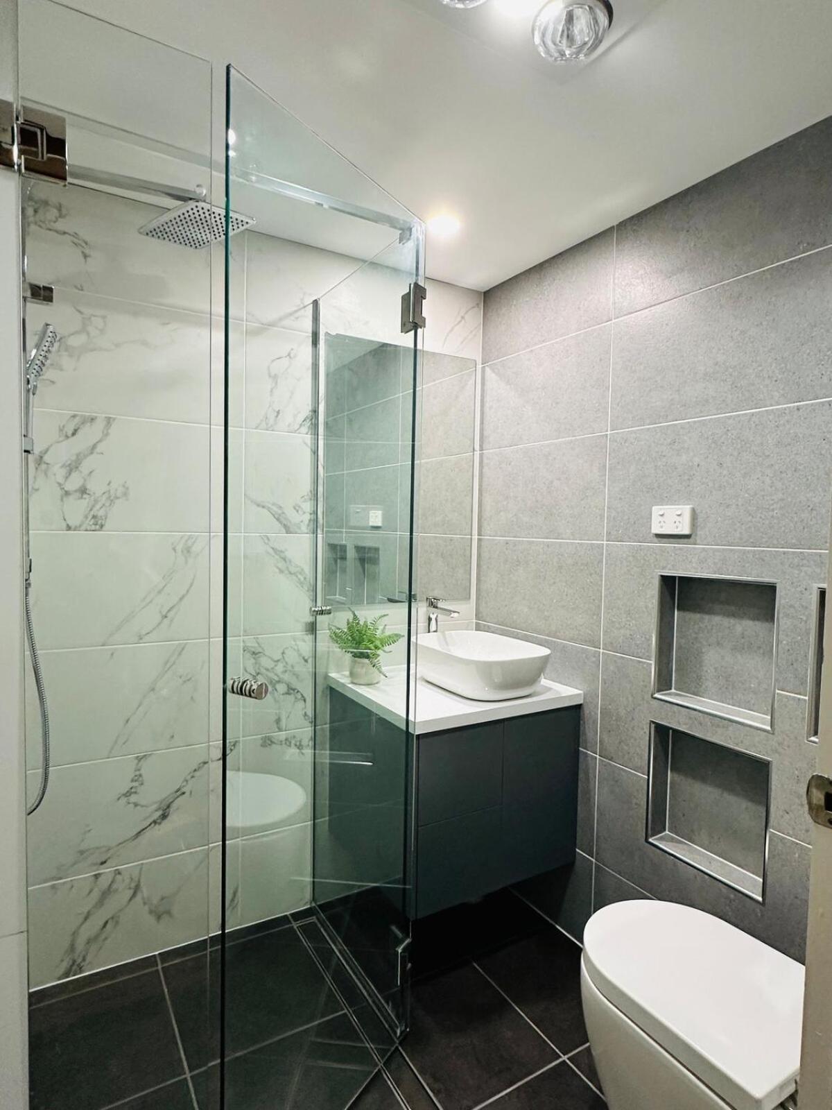 Apartment Executive 4br 3bath Entire In Heart Of The & Parking Canberra