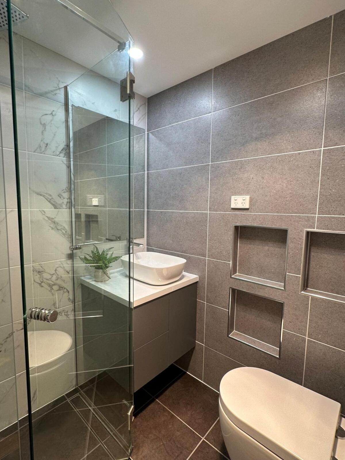 Executive 4br 3bath Entire In Heart Of The & Parking Canberra