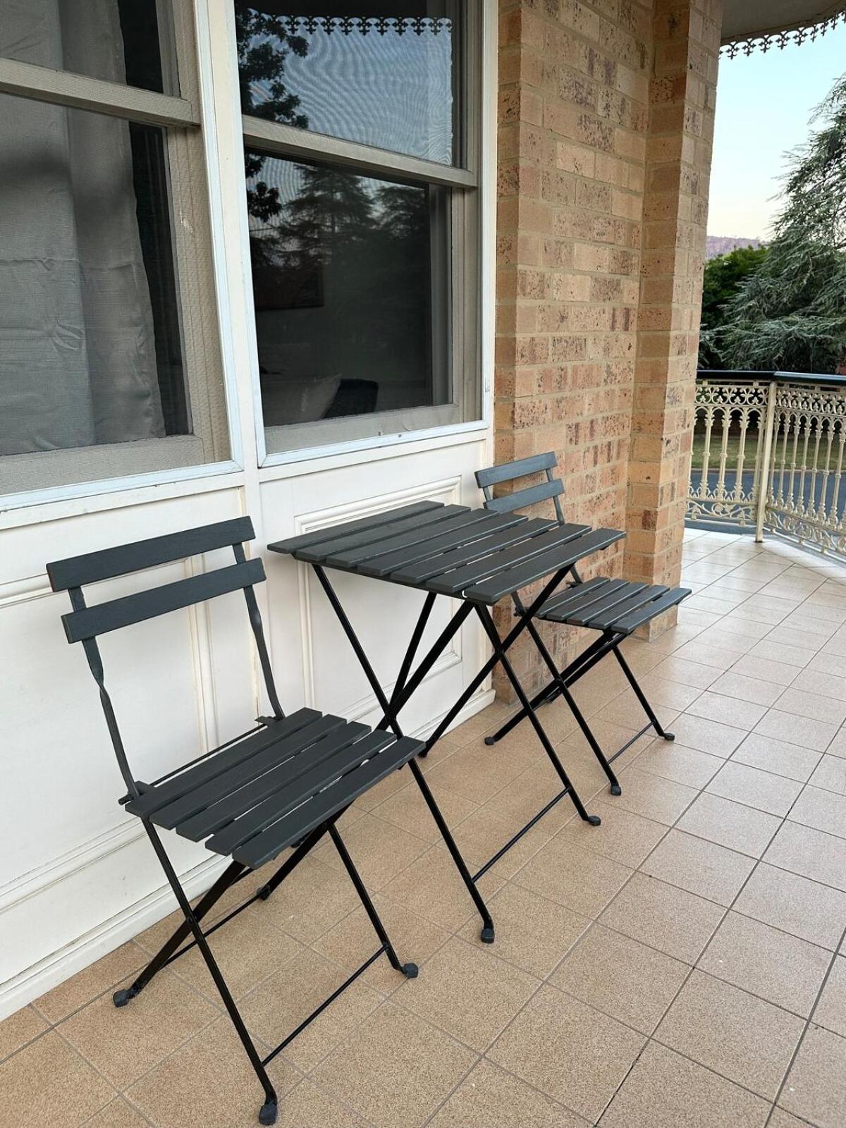 Executive 4br 3bath Entire In Heart Of The & Parking * Canberra