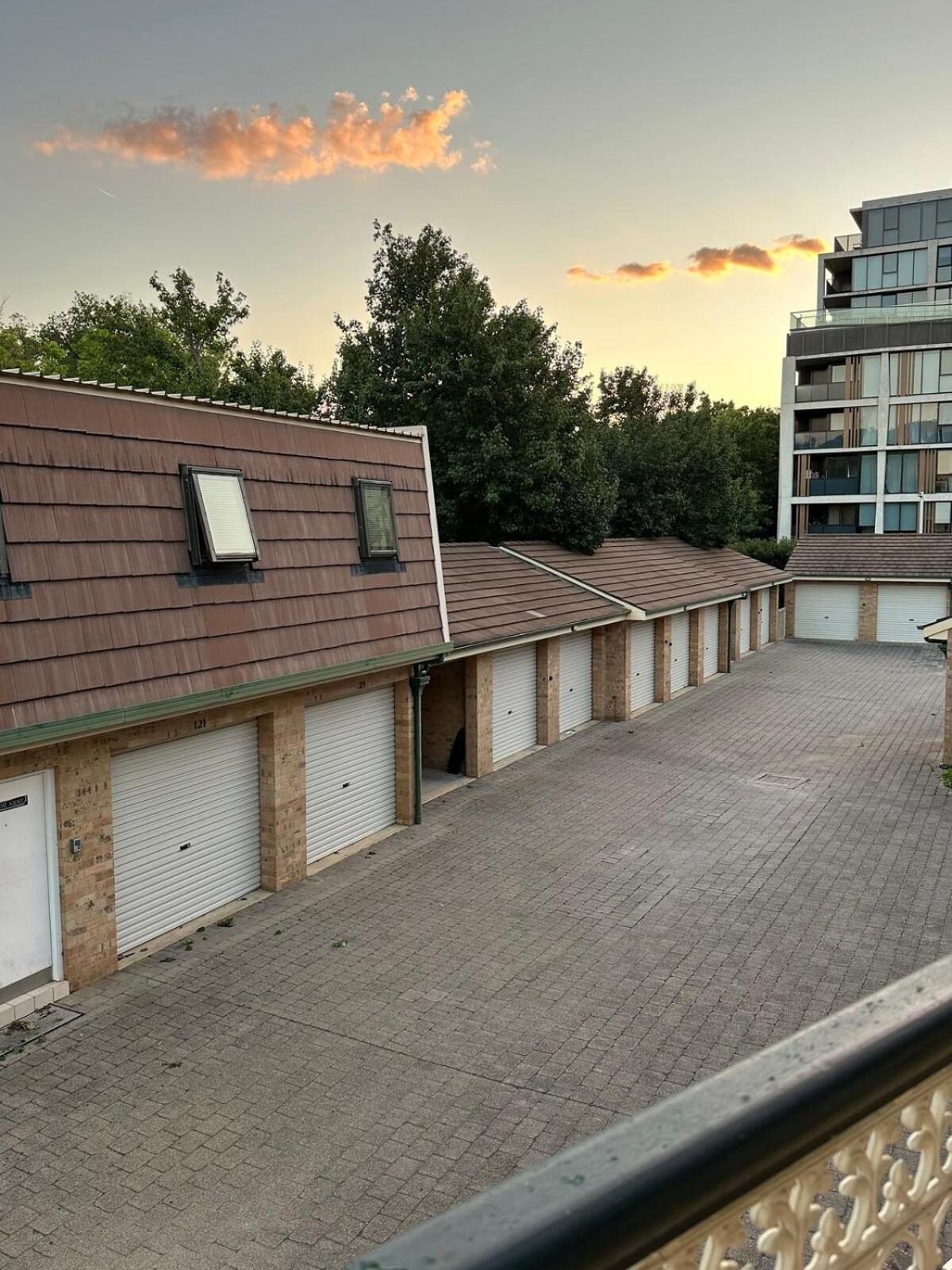 Apartment Executive 4br 3bath Entire In Heart Of The & Parking